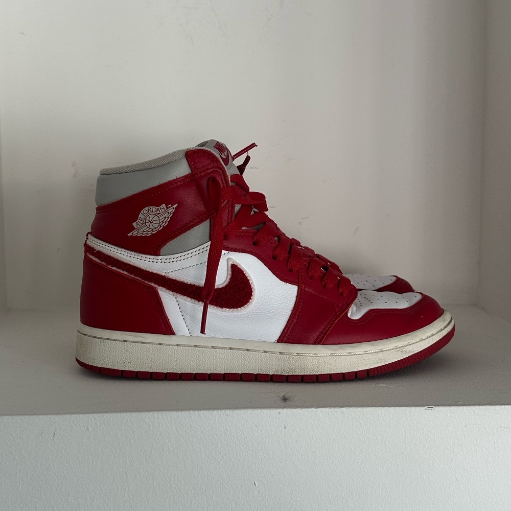 Air Jordan 1 Retro High Chenille in Varsity Red